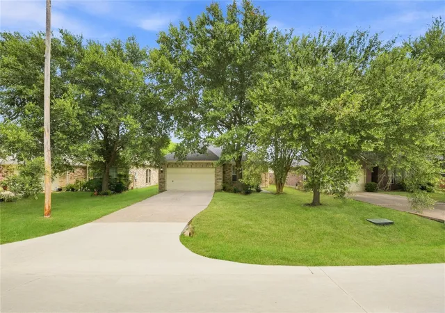 Photo 3 of Single family home for sale at 3719 Nichols Ave, Dickinson, TX 77539 | MLS# 83813280 | Listing updated on 2026-09-18
