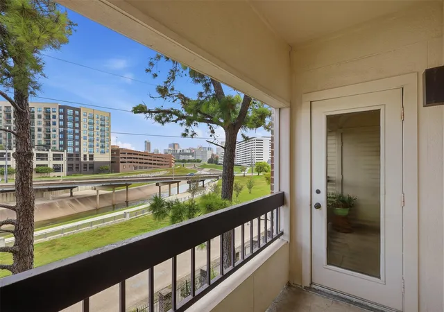 Listing Photo 2 - Condo for sale in building located at 2213 S Braeswood Blvd, Houston, TX 77030 - Unit #12E
