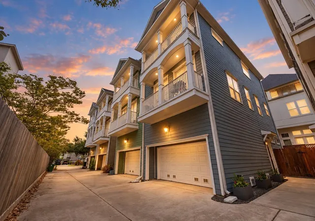Photo 1 of Townhouse for sale at 1331 W 24th Street #D, Houston, TX 77008 | MLS# 6978542 | Listing updated on 2026-09-17