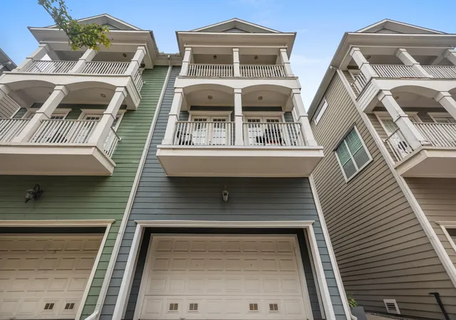 Photo 3 of Townhouse for sale at 1331 W 24th Street #D, Houston, TX 77008 | MLS# 6978542 | Listing updated on 2026-09-17