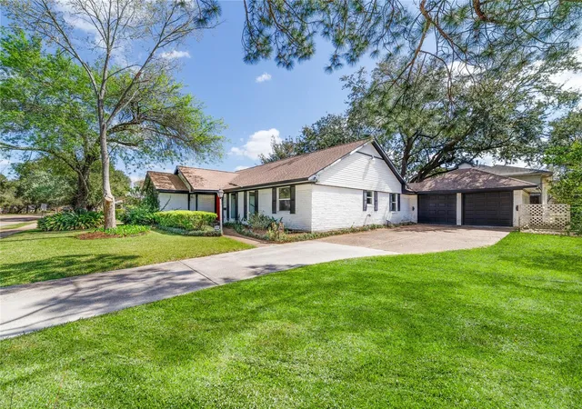 Photo 2 of Single family home for sale at 5347 Rutherglenn Dr, Houston, TX 77096 | MLS# 9204230 | Listing updated on 2026-09-03