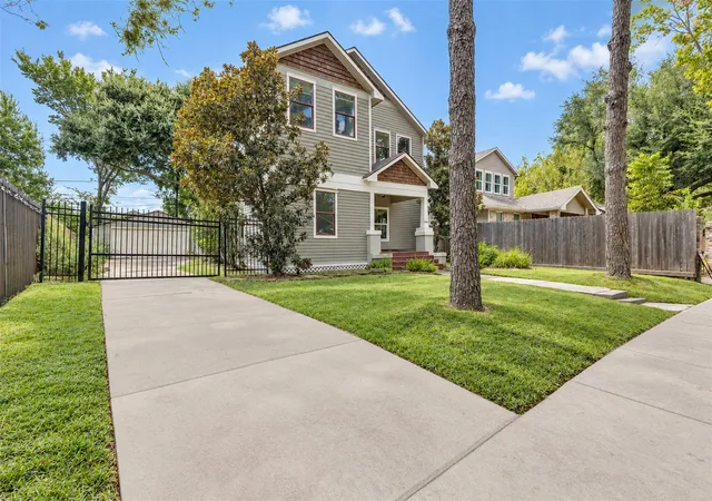 Photo 2 of Single family home for sale at 4534 Woodside St, Houston, TX 77023 | MLS# 26880746 | Listing updated on 2026-09-24