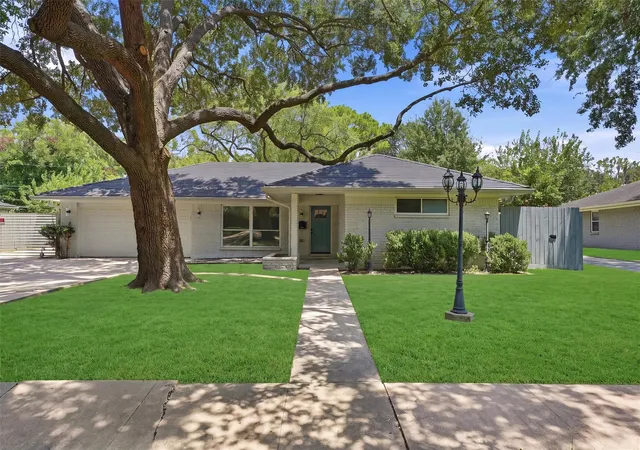Single family home for sale at 11907 Renwick Dr, Houston, TX 77035 | MLS# 36680698