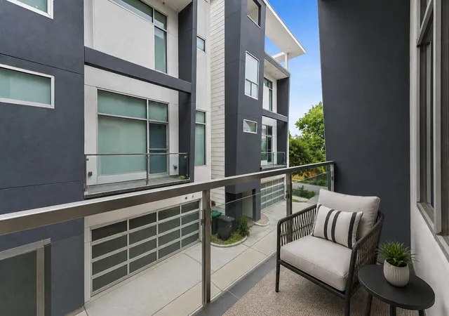 Photo 3 of Townhouse for sale at 5228 Maxie St #B, Houston, TX 77007 | MLS# 91927993 | Listing updated on 2026-09-04
