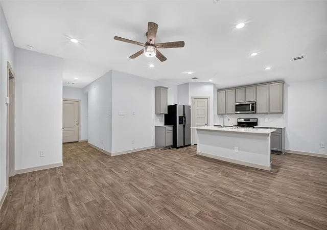 Photo 2 of Sale Pending at 711 Boer Plains Dr, Rosharon, TX 77583 | MLS# 75828407 | Listing updated on 2026-09-25