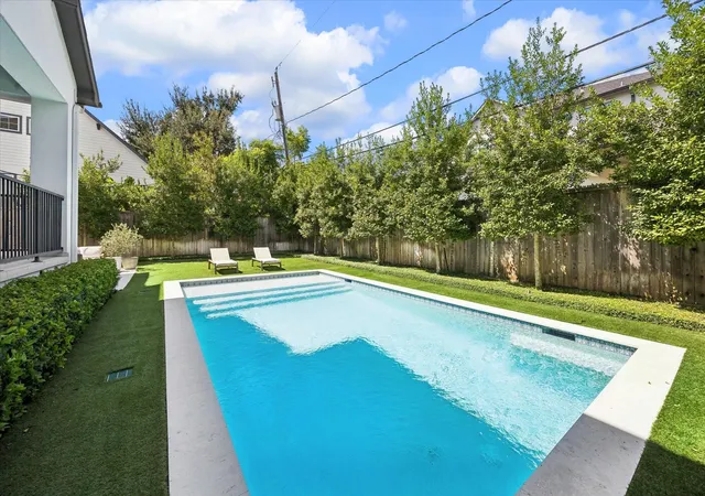 Photo 3 of Sale Pending at 4604 Mimosa Dr, Bellaire, TX 77401 | MLS# 31695354 | Listing updated on 2026-10-03