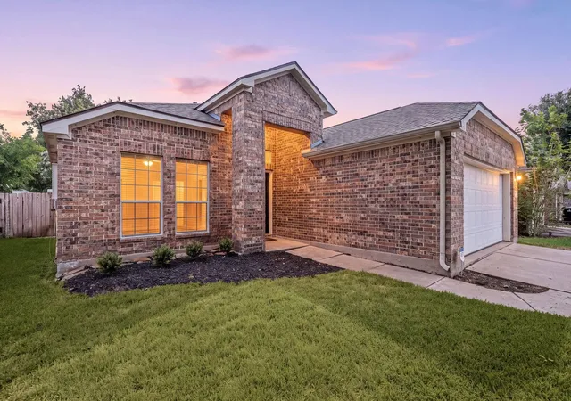 Photo 2 of Single family home for sale at 1803 Kessler Park Ct, Houston, TX 77047 | MLS# 77789283 | Listing updated on 2026-09-12