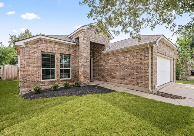 Photo 3 of Single family home for sale at 1803 Kessler Park Ct, Houston, TX 77047 | MLS# 77789283 | Listing updated on 2026-09-12