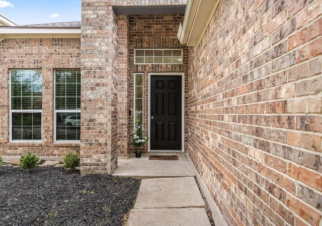 Photo 4 of Single family home for sale at 1803 Kessler Park Ct, Houston, TX 77047 | MLS# 77789283 | Listing updated on 2026-09-12