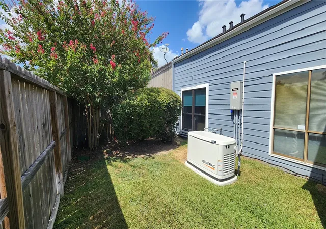 Photo 18 of Single family home for sale at 2230 Ashford Holw Ln, Houston, TX 77077 | MLS# 41933511 | Listing updated on 2026-10-08