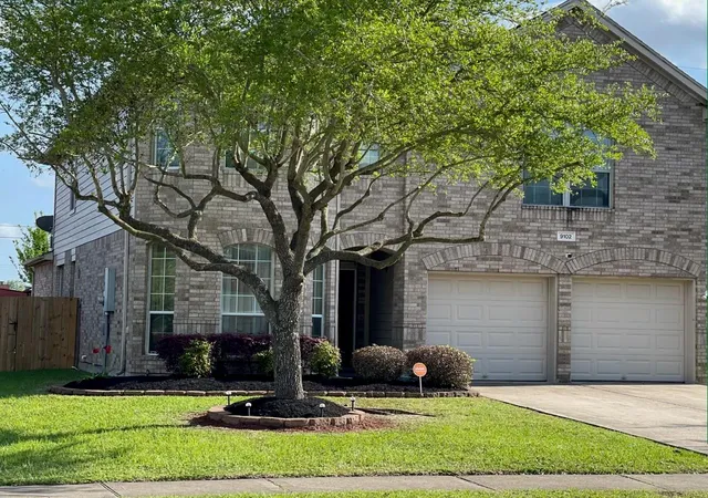 Photo 2 of Single family home for sale at 9102 Sunrise Trl, Pearland, TX 77584 | MLS# 46487948 | Listing updated on 2026-09-05