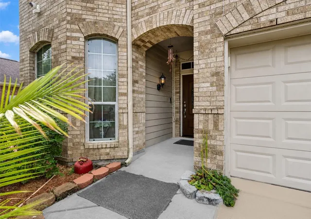 Photo 3 of Single family home for sale at 9102 Sunrise Trl, Pearland, TX 77584 | MLS# 46487948 | Listing updated on 2026-09-05