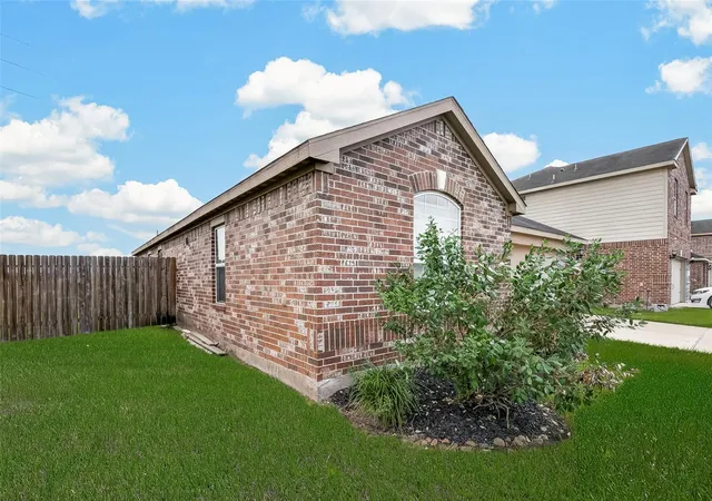 Photo 3 of Single family home for sale at 9407 Grand Spark Dr, Rosharon, TX 77583 | MLS# 41837538 | Listing updated on 2026-09-22