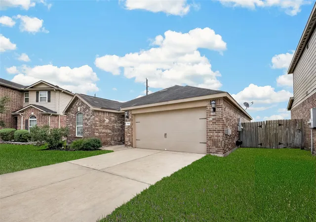 Photo 4 of Single family home for sale at 9407 Grand Spark Dr, Rosharon, TX 77583 | MLS# 41837538 | Listing updated on 2026-09-22