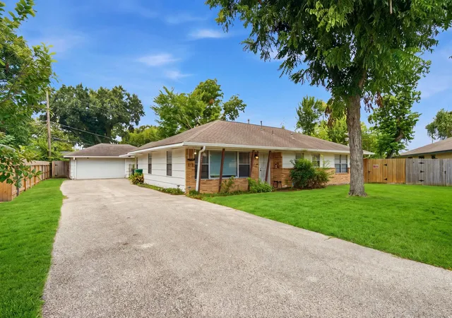 Photo 1 of Single family home for sale at 9435 Springmont Dr, Houston, TX 77080 | MLS# 6213597 | Listing updated on 2026-09-21