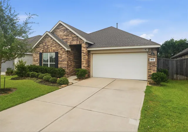Photo 2 of Single family home for sale at 4902 Penton Meadow Ln, Rosharon, TX 77583 | MLS# 90250667 | Listing updated on 2026-10-05