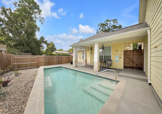 Photo 3 of Single family home for sale at 659 Chateau Woods Pkwy Dr, Conroe, TX 77385 | MLS# 70604972 | Listing updated on 2026-09-09