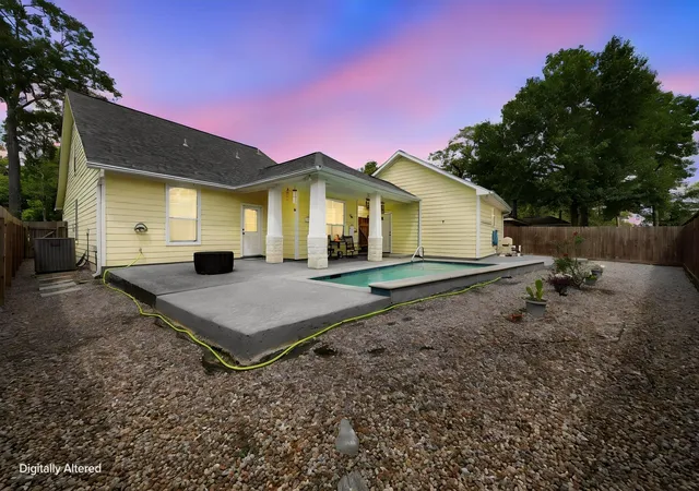 Photo 4 of Single family home for sale at 659 Chateau Woods Pkwy Dr, Conroe, TX 77385 | MLS# 70604972 | Listing updated on 2026-09-09