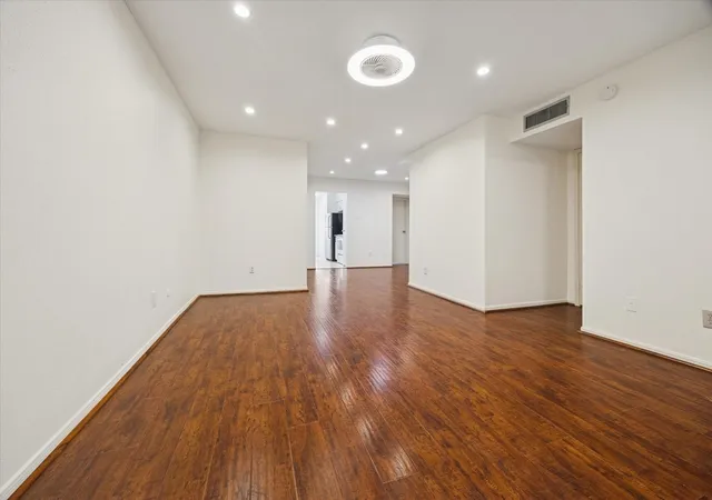 Photo 3 of Condo for sale at 2120 El Paseo St #2003, Houston, TX 77054 | MLS# 18460032 | Listing updated on 2026-09-19