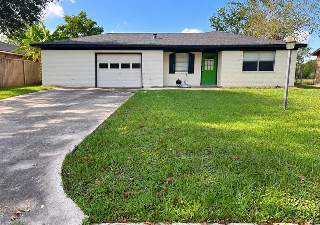 Photo 1 of Single family home for sale at 604 Linda Ln, Alvin, TX 77511 | MLS# 77331445 | Listing updated on 2026-09-28