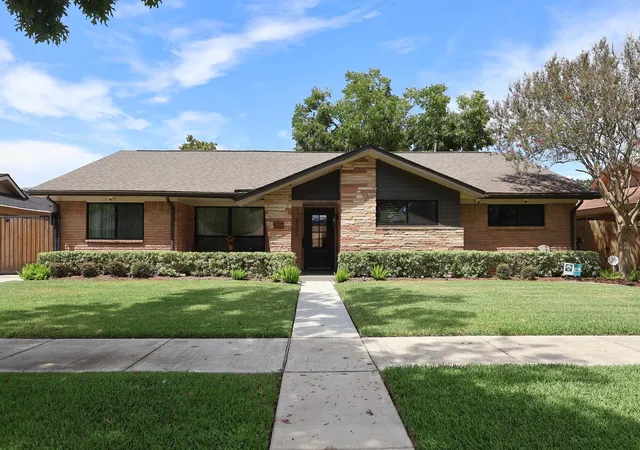Photo 1 of Sale Pending at 4006 Mischire Dr, Houston, TX 77025 | MLS# 52683707 | Listing updated on 2026-09-17