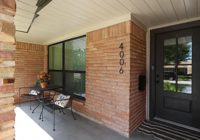 Photo 3 of Sale Pending at 4006 Mischire Dr, Houston, TX 77025 | MLS# 52683707 | Listing updated on 2026-09-17