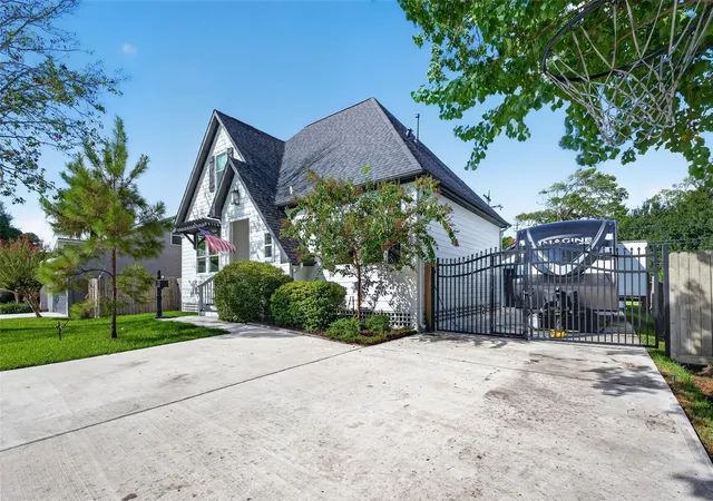 Photo 2 of Single family home for sale at 1075 Shirleen Dr, Seabrook, TX 77586 | MLS# 96662815 | Listing updated on 2026-10-09