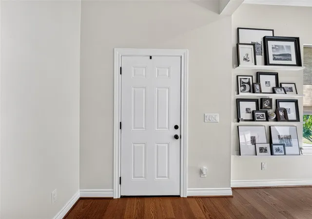 Photo 3 of Single family home for sale at 1075 Shirleen Dr, Seabrook, TX 77586 | MLS# 96662815 | Listing updated on 2026-10-09