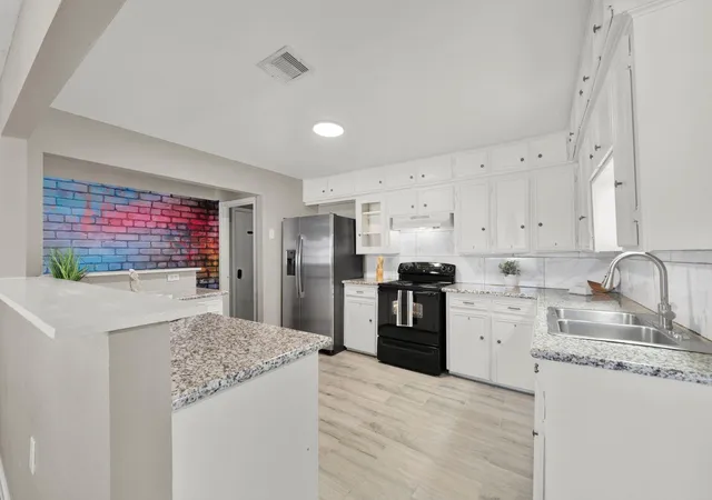 Photo 3 of Single family home for sale at 3826 Noah St, Houston, TX 77021 | MLS# 37949444 | Listing updated on 2026-09-14