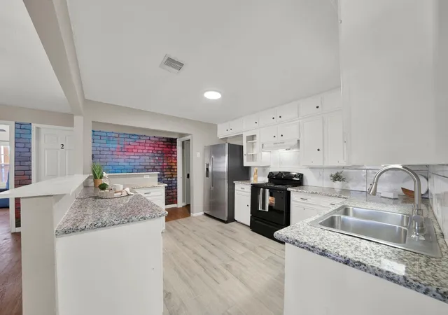 Photo 4 of Single family home for sale at 3826 Noah St, Houston, TX 77021 | MLS# 37949444 | Listing updated on 2026-09-14