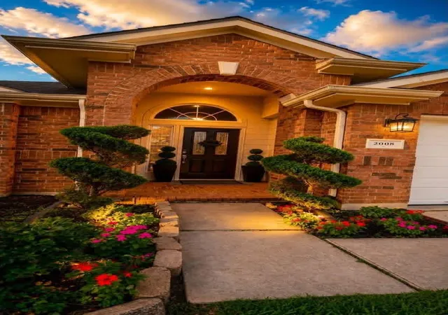 Photo 2 of Sale Pending at 2008 Sandy Bank Ln, Pearland, TX 77581 | MLS# 52692098 | Listing updated on 2026-09-19