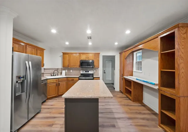 Photo 2 of Single family home for sale at 27 Deerfield Rd, Huntsville, TX 77340 | MLS# 6728874 | Listing updated on 2026-09-12