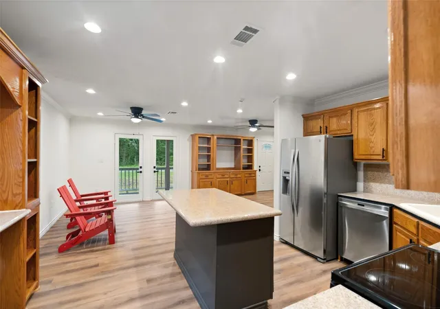 Photo 3 of Single family home for sale at 27 Deerfield Rd, Huntsville, TX 77340 | MLS# 6728874 | Listing updated on 2026-09-12