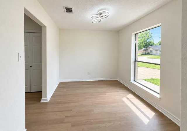 Photo 3 of Sale Pending at 7610 Western Oak Ln, Houston, TX 77040 | MLS# 93671970 | Listing updated on 2026-09-08