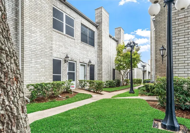 Townhouse for sale at 7325 Regency Sq Ct, Houston, TX 77036 | MLS# 49686199