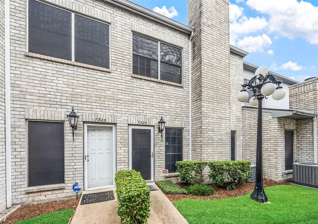 Photo 2 of Townhouse for sale at 7325 Regency Sq Ct, Houston, TX 77036 | MLS# 49686199 | Listing updated on 2026-09-24