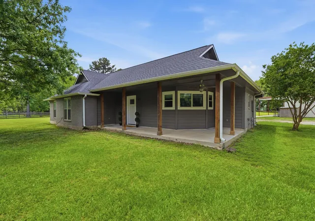Photo 3 of Sale Pending at 19819 Hampton Wood Dr, Tomball, TX 77377 | MLS# 49639310 | Listing updated on 2026-10-09
