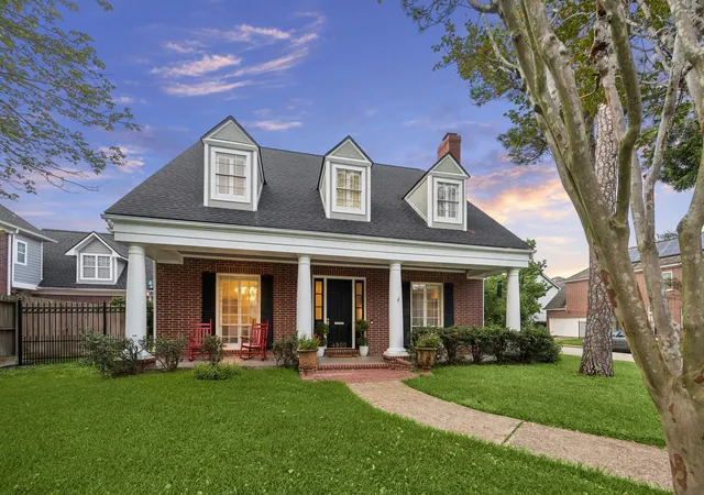 Photo 1 of Single family home for sale at 4900 Florence St, Bellaire, TX 77401 | MLS# 61135686 | Listing updated on 2026-10-04