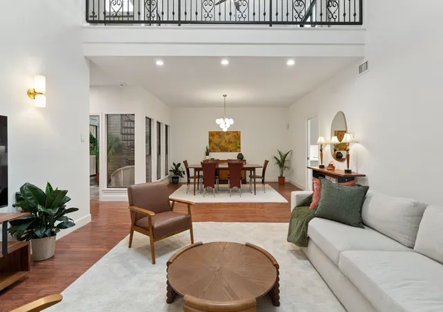 Photo 3 of Townhouse for sale at 153 Sage Rd, Houston, TX 77056 | MLS# 72910713 | Listing updated on 2026-10-06
