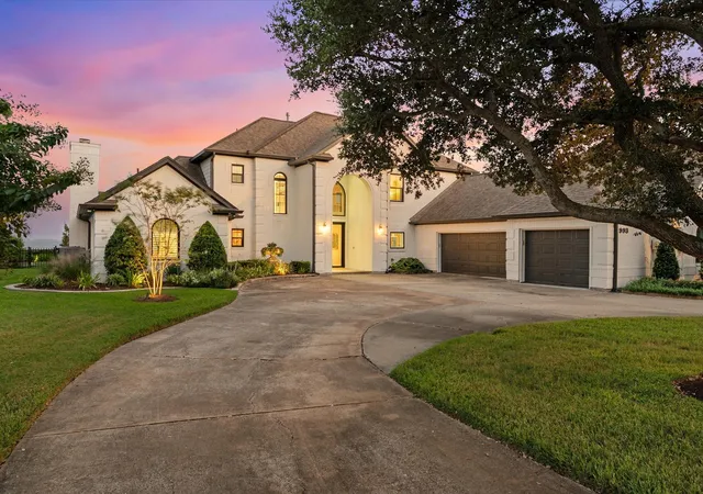 Photo 3 of Single family home for sale at 993 Sandy Ct, La Porte, TX 77571 | MLS# 28230248 | Listing updated on 2026-09-03