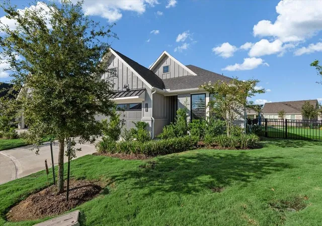 Photo 3 of Townhouse for sale at 14683 Cedar Elm Ct, Willis, TX 77318 | MLS# 81370228 | Listing updated on 2026-09-19