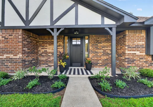 Photo 3 of Single family home for sale at 711 Baker Dr, Tomball, TX 77375 | MLS# 43485345 | Listing updated on 2026-10-09