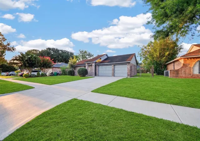 Photo 3 of Sale Pending at 8410 Garden Parks Dr, Houston, TX 77075 | MLS# 64632774 | Listing updated on 2026-09-14