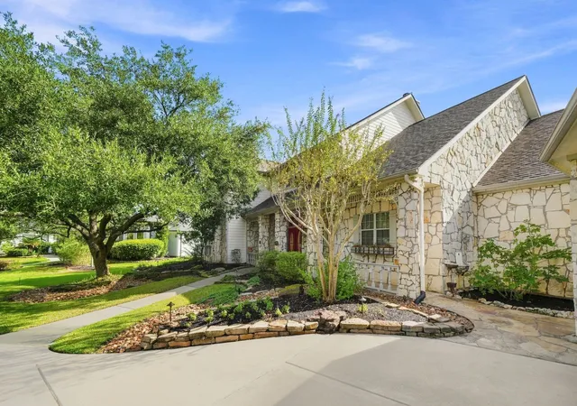 Photo 2 of Single family home for sale at 6503 Sussex Ct, Spring, TX 77389 | MLS# 54482600 | Listing updated on 2026-09-15