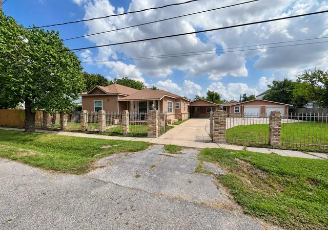 Photo 3 of Single family home for sale at 2714 Stevens St, Houston, TX 77026 | MLS# 3663409 | Listing updated on 2026-09-24