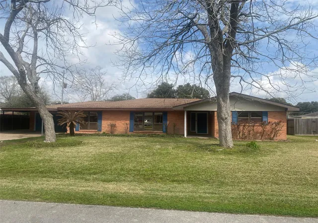 Photo 2 of Single family home for sale at 8102 Dellanera Dr, Hitchcock, TX 77563 | MLS# 35695030 | Listing updated on 2026-09-04