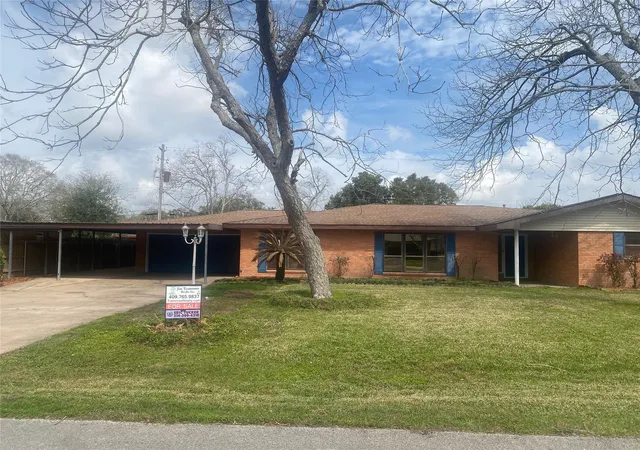 Photo 3 of Single family home for sale at 8102 Dellanera Dr, Hitchcock, TX 77563 | MLS# 35695030 | Listing updated on 2026-09-04