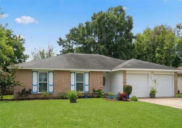 Photo 2 of Single family home for sale at 304 Cherry Ct, La Porte, TX 77571 | MLS# 4845881 | Listing updated on 2026-09-16