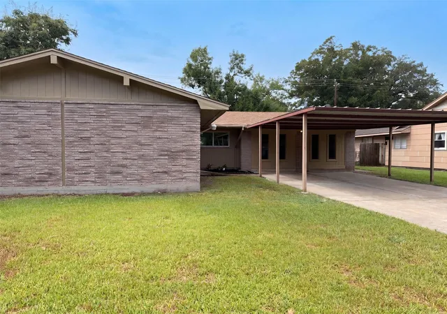 Photo 1 of Single family home for sale at 7706 Marinette Dr, Houston, TX 77074 | MLS# 16739976 | Listing updated on 2026-10-09