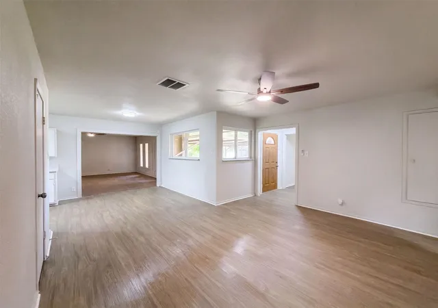 Photo 3 of Single family home for sale at 7706 Marinette Dr, Houston, TX 77074 | MLS# 16739976 | Listing updated on 2026-10-09